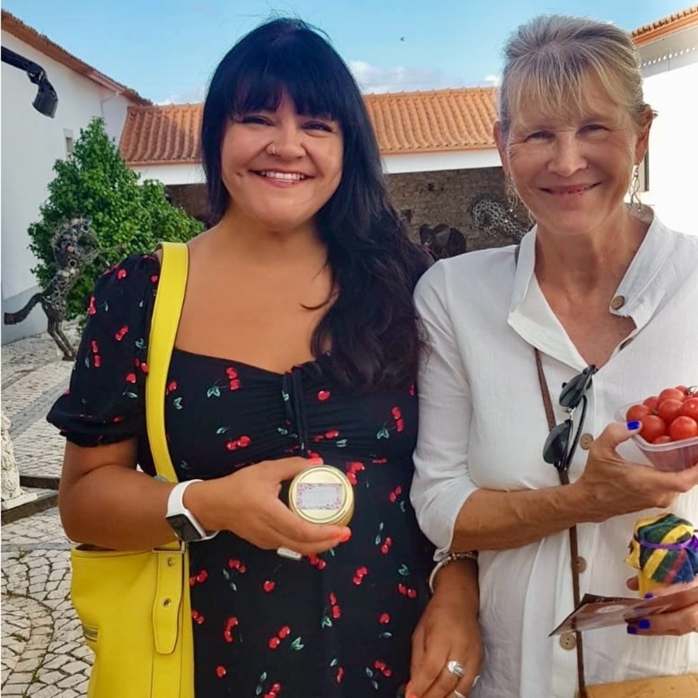 Meet your Poshers, Carmen and Gayle 🤗 Mama-Daughter-Duo 🥰